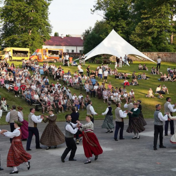 Vasaras saulgriežu koncerts "Jāņu nakti gunis dega" - 