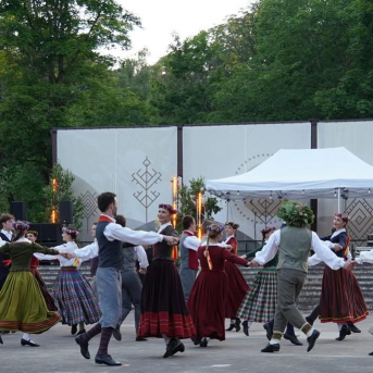 Vasaras saulgriežu koncerts "Jāņu nakti gunis dega" - 