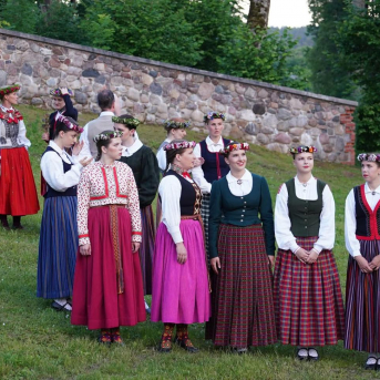Vasaras saulgriežu koncerts "Jāņu nakti gunis dega" - 