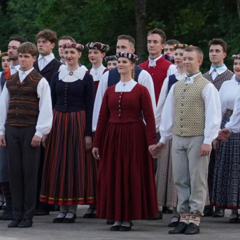 Vasaras saulgriežu koncerts "Jāņu nakti gunis dega" - 