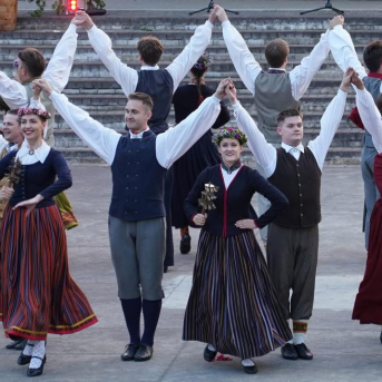 Vasaras saulgriežu koncerts "Jāņu nakti gunis dega" - 
