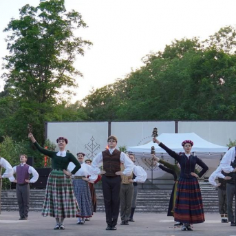 Vasaras saulgriežu koncerts "Jāņu nakti gunis dega" - 